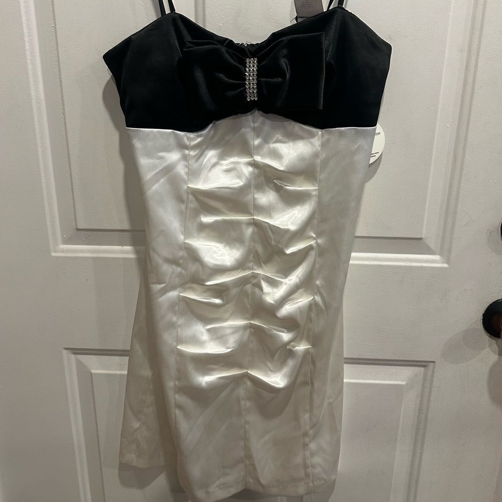 Taboo size 11 Strapless evening dress black white silky